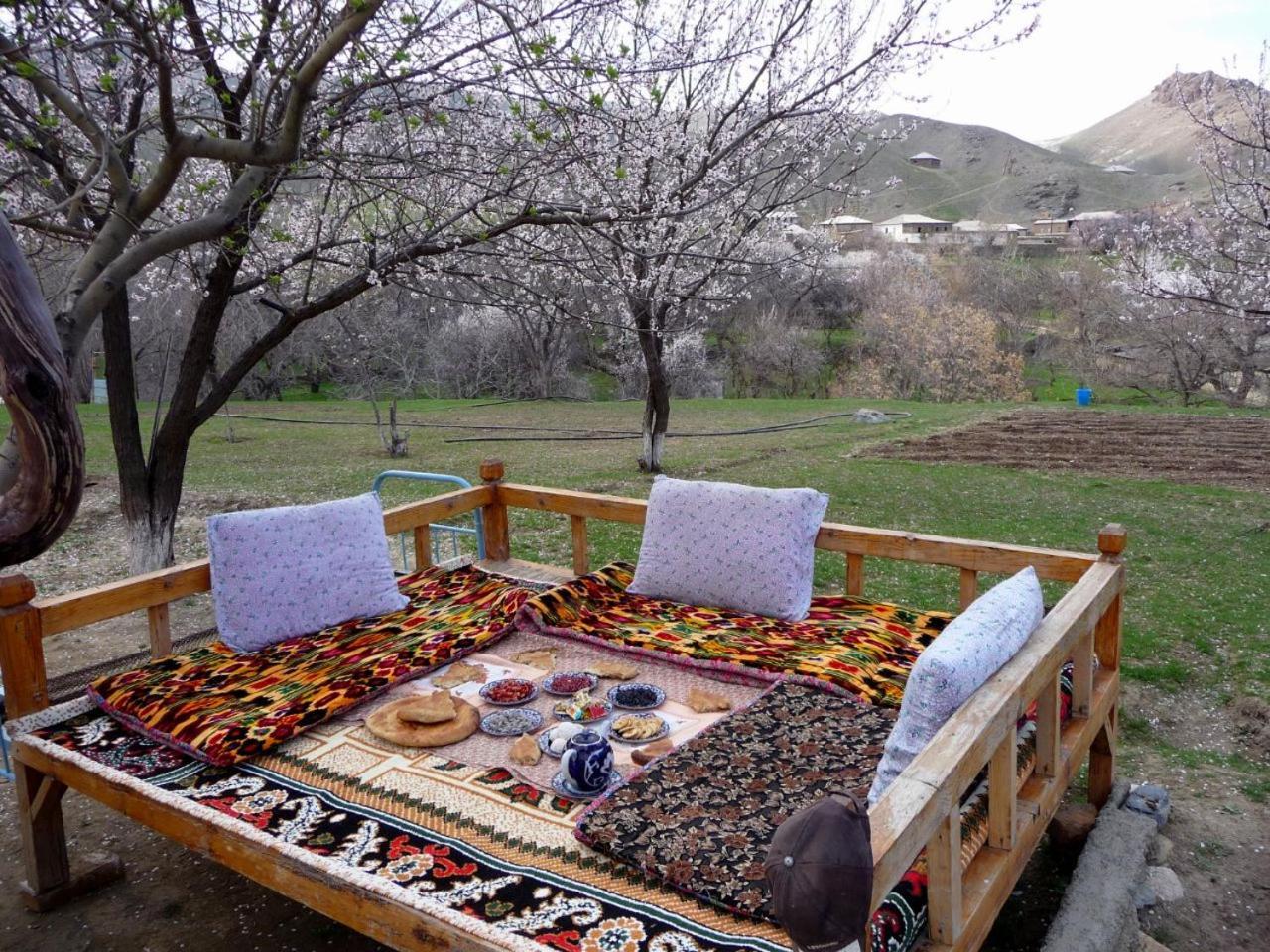 Hayat Guesthouse Nuratau Mountain Yukary-Ukhum Luaran gambar